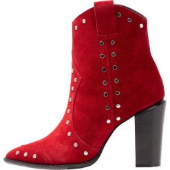 Bronx Botki na obcasie red. Czarne botki damskie na obcasie marki Bronx, z materiału. Za 649,00 zł.
