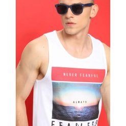 T-shirt bez rękawów męski. Białe t-shirty męskie Top Secret, xxl, z nadrukiem, z bawełny, wakacyjne, bez kołnierzyka. W wyprzedaży za 14,99 zł.