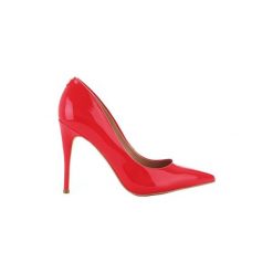 Czółenka Guess FL6OK3PAF08. Czerwone czółenka damskie Guess, z aplikacjami, bez obcasa. Za 631,97 zł.