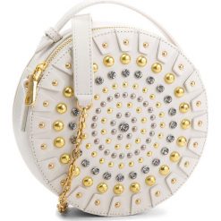 Torebka GUESS - HWYOYS L8388 IVM. Białe torebki klasyczne damskie Guess, z aplikacjami, ze skóry. W wyprzedaży za 709,00 zł.