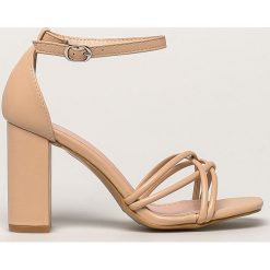 Answear - Sandały Ideal Shoes. Brązowe sandały damskie ANSWEAR, bez wzorów, ze skóry ekologicznej, bez obcasa, na obcasie, na klamry. W wyprzedaży za 89,90 zł.