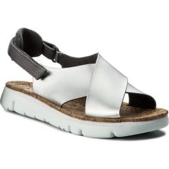 Sandały CAMPER - Oruga Sandal K200157-011 Hola Silver/Heaven Moore. Szare klapki damskie marki Camper, bez wzorów, ze skóry ekologicznej, bez obcasa. W wyprzedaży za 289,00 zł.