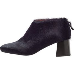 Botki damskie: Whyred LOKE Ankle boot dark blue
