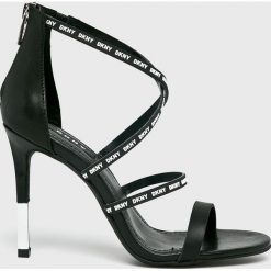 Dkny - Sandały. Czarne sandały damskie DKNY, bez wzorów, ze skóry, z okrągłym noskiem, bez obcasa, na obcasie, bez zapięcia. W wyprzedaży za 339,90 zł.