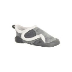 Buty dla maluchów Baby Gym. Niebieskie buciki niemowlęce chłopięce DOMYOS. Za 49,99 zł.