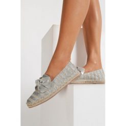Srebrne Espadryle Combinability. Szare espadryle damskie Renee, bez wzorów, bez obcasa. Za 59,99 zł.