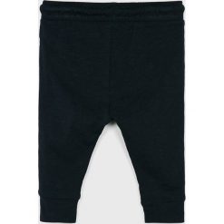 Blukids - Spodnie dziecięce 68-98 cm (2-pack). Żółte spodnie chłopięce Blukids, bez wzorów, z bawełny, casualowe. W wyprzedaży za 34,90 zł.