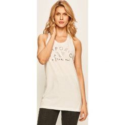 Emporio Armani - Top. Białe bluzki damskie Emporio Armani, s, z nadrukiem, z bawełny, casualowe, z okrągłym kołnierzem, z krótkim rękawem. W wyprzedaży za 129,90 zł.