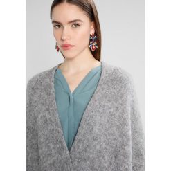 Kardigany damskie: American Vintage GILET Kardigan roche chine
