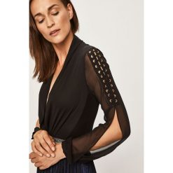 Marciano Guess - Bluzka. Brązowe bluzki damskie MARCIANO GUESS, z aplikacjami, z elastanu, bez kołnierzyka, z długim rękawem. W wyprzedaży za 429,90 zł.