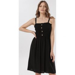 Czarna Sukienka Allutune. Czarne sukienki damskie Born2be, na lato, xl, bez wzorów, bez kołnierzyka, bez rękawów. W wyprzedaży za 59,99 zł.