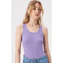 Gładki top - Fioletowy. Fioletowe topy damskie Sinsay, s, bez wzorów, bez kołnierzyka. Za 7,99 zł.