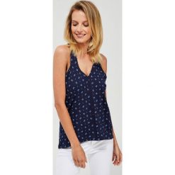 Top z nadrukiem. Niebieskie bluzki damskie Moodo, xl, z nadrukiem, z bawełny, z dekoltem w serek. Za 19,99 zł.