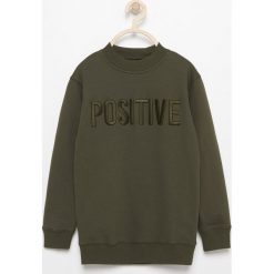 Bluzy chłopięce: Bluza z napisem positive – Khaki