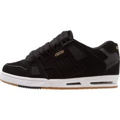 Globe SABRE Obuwie deskorolkowe black/gold. Czarne trampki męskie marki Globe, bez wzorów, ze skóry, bez zapięcia. Za 459,00 zł.