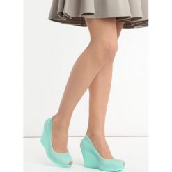 Miętowe Koturny Noklast. Zielone buty ślubne damskie marki Born2be, z kauczuku, z okrągłym noskiem, na wysokim obcasie, na koturnie. Za 49,99 zł.