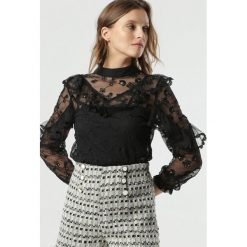Czarna Bluzka Nichola. Czarne bluzki damskie Born2be, s, z haftami, z tkaniny, eleganckie. Za 109,99 zł.
