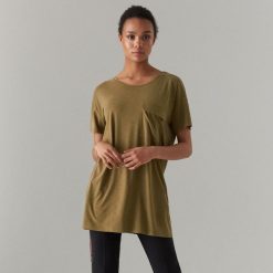 Długa koszulka oversize - Khaki. Brązowe koszulki damskie Mohito, s, bez wzorów, bez kołnierzyka, z długim rękawem. W wyprzedaży za 29,99 zł.