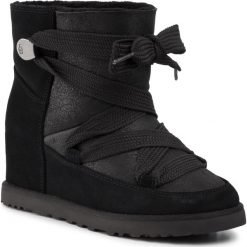 Buty UGG - W Classic Femme Lace-Up 1104612 Blk. Czarne kozaki damskie Ugg, ze skóry, bez obcasa, bez zapięcia. Za 939,00 zł.