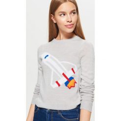 Sweter - Jasny szary. Szare swetry klasyczne damskie marki Cropp, s. W wyprzedaży za 19,99 zł.