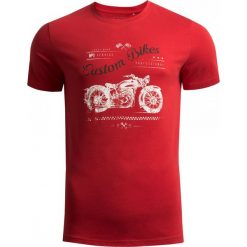 T-shirt męski TSM611 - czerwony - Outhorn. Czerwone koszulki męskie Outhorn, m, bez wzorów, bez kołnierzyka, bez rękawów. W wyprzedaży za 29,99 zł.