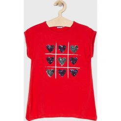 Blukids - Top dziecięcy 140-170 cm. Czerwone bluzki dziewczęce Blukids, z aplikacjami, z elastanu, z okrągłym kołnierzem, z krótkim rękawem, krótkie, bez kaptura. W wyprzedaży za 29,90 zł.