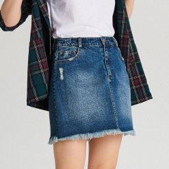 Jeansowa spódnica mini - Niebieski. Niebieskie spódniczki damskie Cropp, s, z jeansu, mini. W wyprzedaży za 39,99 zł.