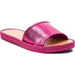 Espadryle TOMMY HILFIGER - Metallic Flat Mule FW0FW02224 Frambuesa 636. Różowe espadryle damskie TOMMY HILFIGER, bez wzorów, ze skóry ekologicznej, bez obcasa. W wyprzedaży za 179,00 zł.