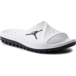 Klapki NIKE - Jordan Super.Fly tm Sld 2 Grpc 881572 110 White/Black Pure Platinum. Białe klapki męskie Nike, bez wzorów, z tworzywa sztucznego. Za 169,00 zł.