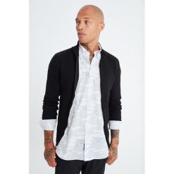 Kardigan w kolorze czarnym. Czarne kardigany męskie Jimmy Sanders, xl, bez wzorów, z bawełny. W wyprzedaży za 154,95 zł.