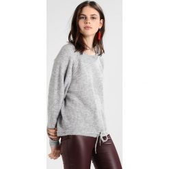 Swetry klasyczne damskie: Vila VISIMI Sweter light grey