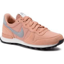 Buty NIKE - Internationalist 828407 615 Rose Gold/Wolf Grey. Różowe buty sportowe damskie Nike, na co dzień, bez wzorów, ze skóry, bez obcasa, na płaskiej podeszwie, bez zapięcia. W wyprzedaży za 299,00 zł.