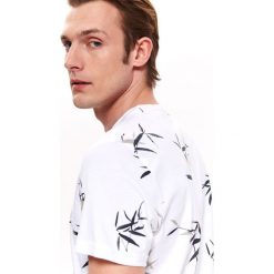 T-shirt z nadrukiem w kwiaty. Białe t-shirty męskie Top Secret, na lato, xxl, z nadrukiem, z dzianiny, bez kołnierzyka, krótkie. W wyprzedaży za 24,99 zł.
