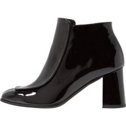 Paco Gil WINNER ALEXA Ankle boot black. Czarne botki damskie marki Paco Gil, ze skóry, bez obcasa, bez zapięcia. Za 1009,00 zł.