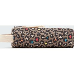 Piórnik z fantazyjnym wzorem. Szare torebki klasyczne damskie marki Pull&Bear, bez wzorów, bez dodatków. Za 29,90 zł.