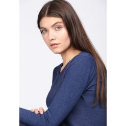 Ciemnoniebieski Sweter Just A Drop. Szare swetry klasyczne damskie Born2be, l, z dzianiny, z dekoltem w serek. Za 59,99 zł.