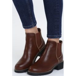 Brązowe Botki Hold My Breath. Brązowe botki damskie na zamek Born2be, na płaskiej podeszwie. Za 129,99 zł.