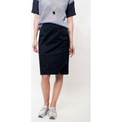 Spódnica w kolorze czarnym. Czarne spódniczki damskie marki Deni Cler, na co dzień, w paski, z denimu, z podwyższonym stanem, midi, proste. W wyprzedaży za 319,95 zł.