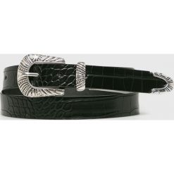 Pieces - Pasek. Czarne paski damskie Pieces, w paski, z poliesteru. W wyprzedaży za 39,90 zł.
