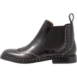 Melvin & Hamilton SALLY Botki kowbojki i motocyklowe black. Czarne botki damskie marki Melvin & Hamilton, ze skóry, bez obcasa, bez zapięcia. Za 839,00 zł.