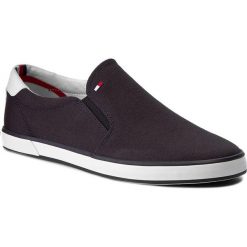 Tenisówki TOMMY HILFIGER - Harlow 2D FM0FM00597 Midnight 403. Niebieskie półbuty męskie TOMMY HILFIGER, na co dzień, bez wzorów, z gumy, eleganckie, bez zapięcia. W wyprzedaży za 159,00 zł.