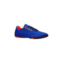 Buty do piłki nożnej CLR 300 halowe. Niebieskie bez kategorii marki KIPSTA, z gumy, do piłki nożnej. Za 79,99 zł.