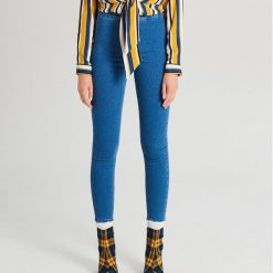 Jegginsy skinny - Niebieski. Niebieskie jeansy damskie Cropp, bez wzorów, z jeansu. Za 59,99 zł.