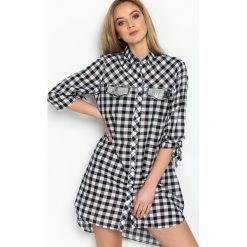 Czarna Sukienka Charisma. Czarne sukienki damskie Born2be, z aplikacjami, z koszulowym kołnierzykiem, z krótkim rękawem, krótkie, mini, koszulowe. Za 69,99 zł.