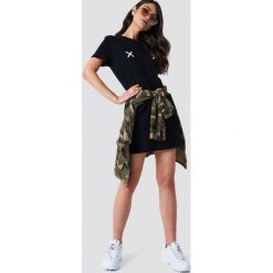NA-KD Sukienka T-shirt Double X - Black. Czarne sukienki mini marki NA-KD, z krótkim rękawem. Za 80,95 zł.