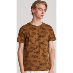 T-shirt z motywem leśnym - Brązowy. Pomarańczowe t-shirty męskie Reserved, s, bez wzorów, bez kołnierzyka. Za 39,99 zł.