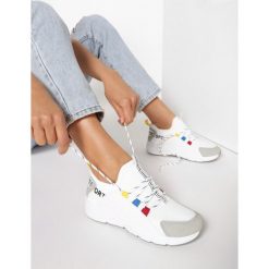 Szare Sneakersy Olegonia. Szare sneakersy damskie Born2be. W wyprzedaży za 99,99 zł.