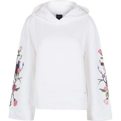 Bluza Pepe Jeans. Białe bluzki damskie Pepe Jeans, z haftami, z jeansu, z kapturem, z długim rękawem. Za 179,00 zł.