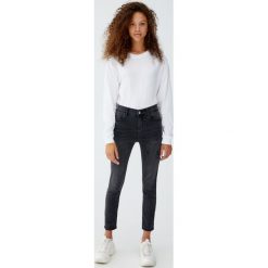 Jeansy skinny fit petite. Szare jeansy damskie relaxed fit Pull&Bear, z jeansu. Za 79,90 zł.