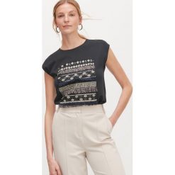 T-shirt z naszywanymi koralikami -. T-shirty damskie Reserved, s, bez wzorów, bez kołnierzyka. Za 49,99 zł.